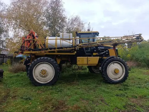 Challenger RoGator 1064 (2025-11-08T00:00:00.000Z)